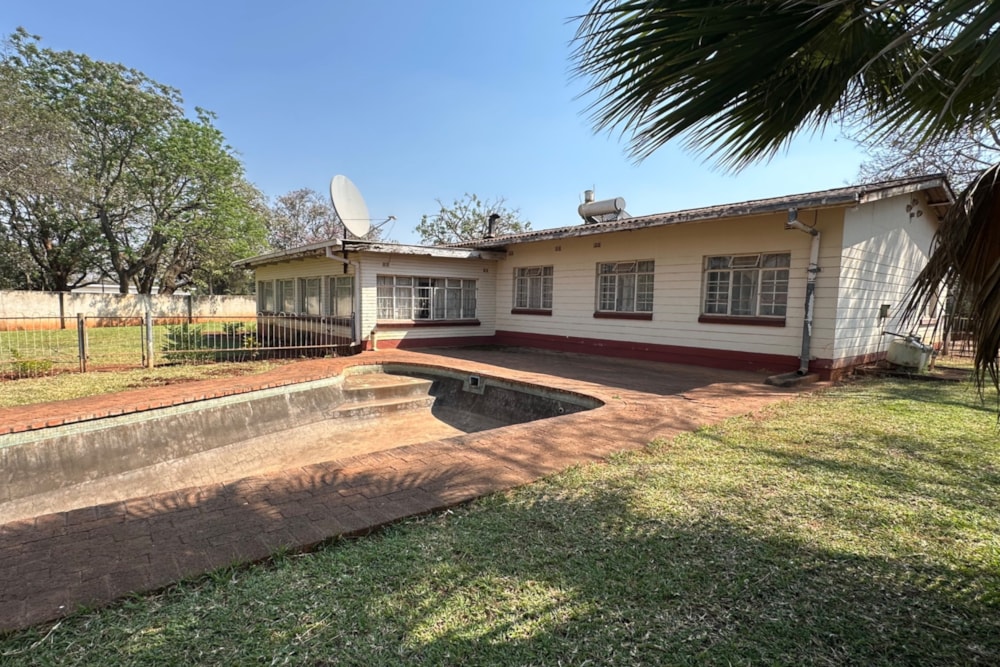 House for sale in Hillcrest, Zimbabwe - 3ZB1751654 House for sale in Hillcrest, Zimbabwe - 3ZB1751654