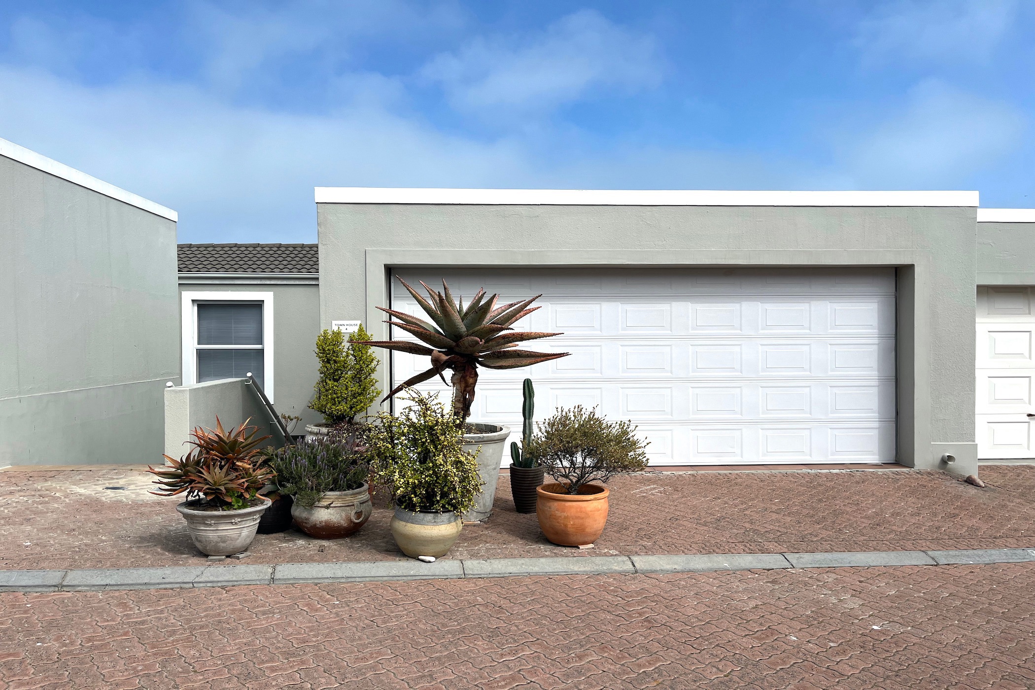 Townhouse to rent in Big Bay - 1TV1751923