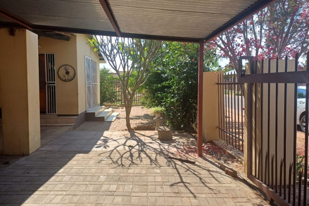 House for sale in Kalahari, Northern Cape - 1KAH1752024 House for sale in Kalahari, Northern Cape - 1KAH1752024