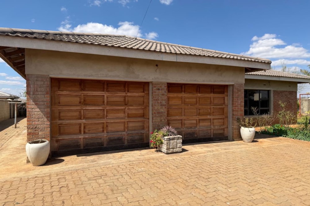 House for sale in Emhlangeni, Zimbabwe - 3ZB1752289 House for sale in Emhlangeni, Zimbabwe - 3ZB1752289