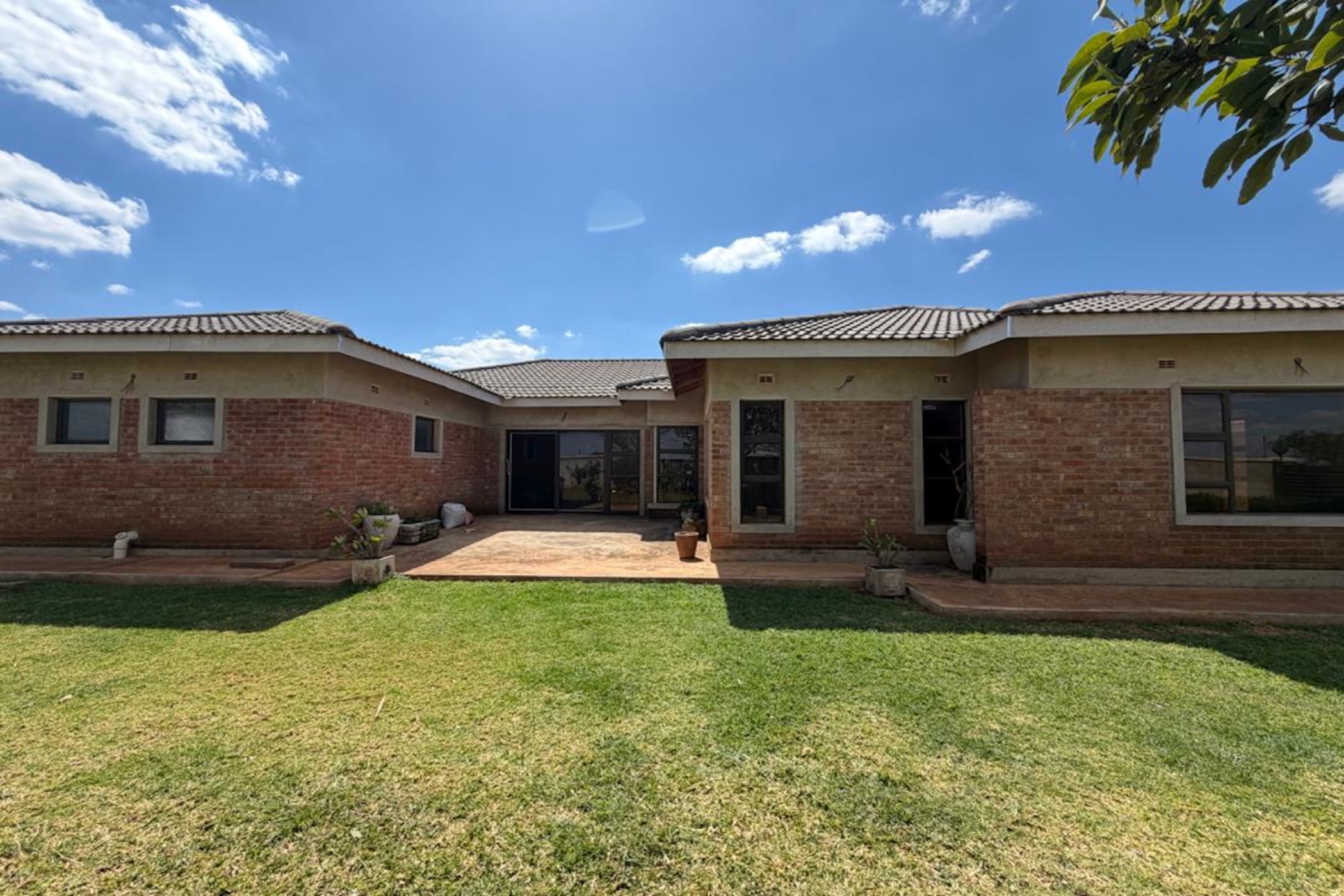 House for sale in Emhlangeni, Zimbabwe - 3ZB1752289