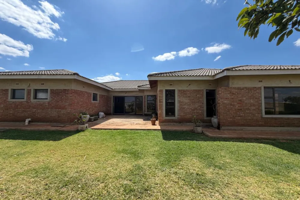 House for sale in Emhlangeni, Zimbabwe - 3ZB1752289