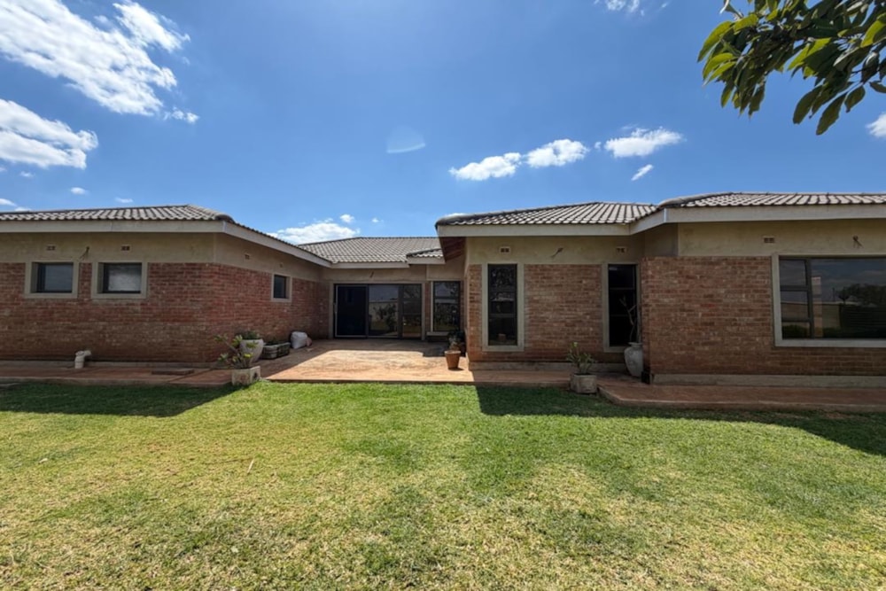 House for sale in Emhlangeni, Zimbabwe - 3ZB1752289 House for sale in Emhlangeni, Zimbabwe - 3ZB1752289