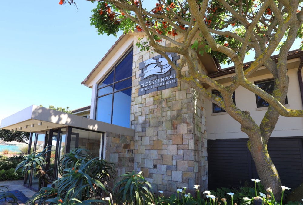 Bachelor retirement apartment to rent in Dana Bay - 1MB1752379