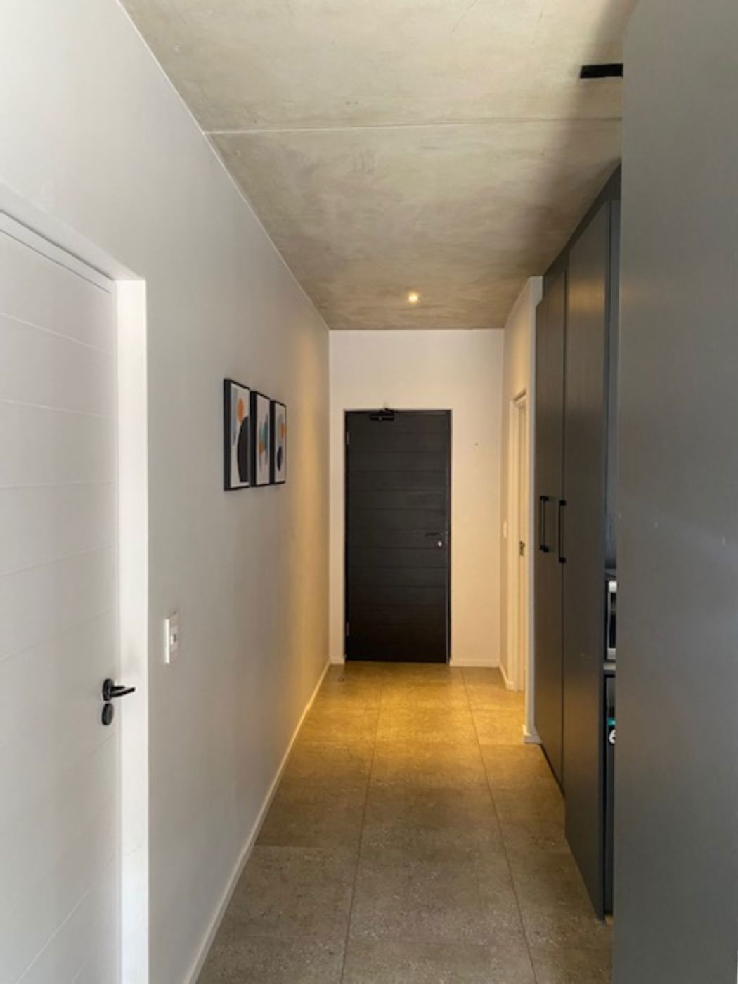 Bachelor apartment to rent in Hyde Park, Sandton - JBL1752515