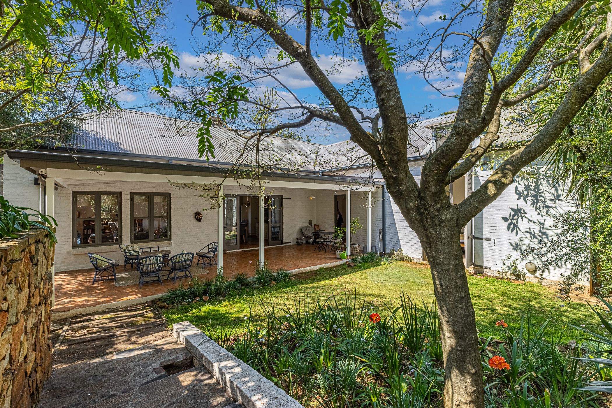 Cottage to rent in Parktown - JBL1752808