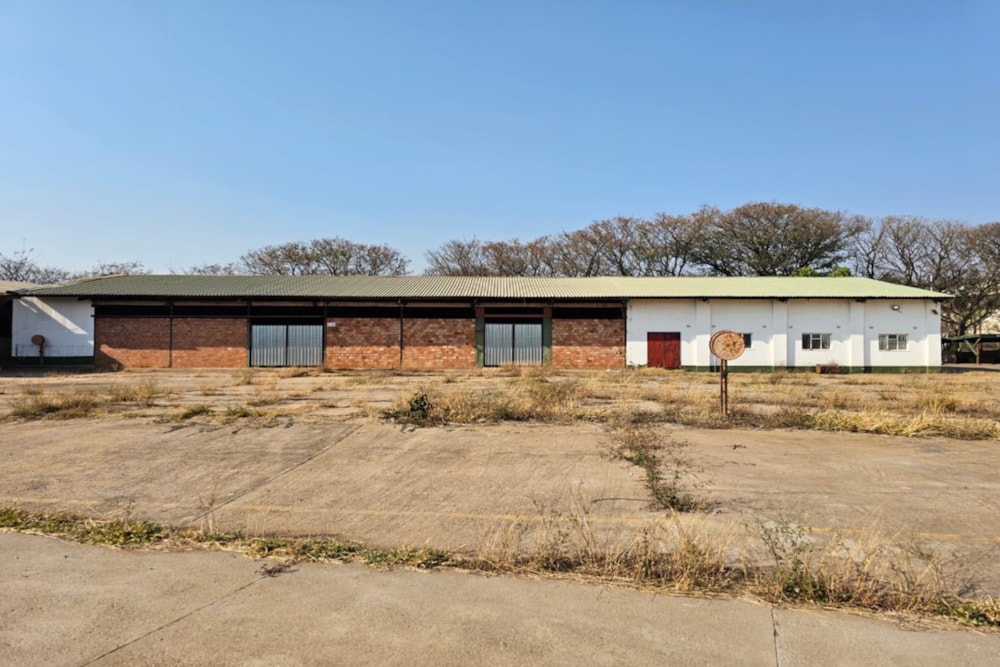 Commercial industrial property for sale in Donnington, Zimbabwe - 3ZB1752561 Commercial industrial property for sale in Donnington, Zimbabwe - 3ZB1752561