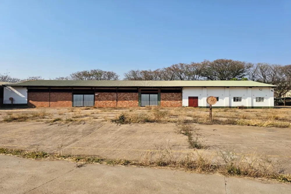 Commercial industrial property for sale in Donnington, Zimbabwe - 3ZB1752561 Commercial industrial property for sale in Donnington, Zimbabwe - 3ZB1752561