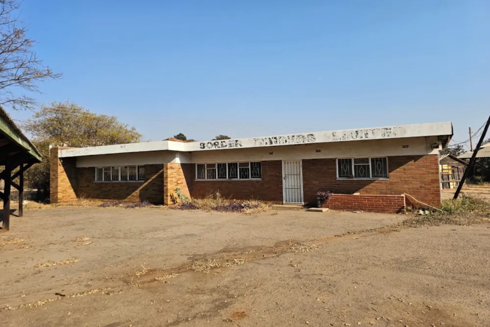 Commercial industrial property for sale in Donnington, Zimbabwe - 3ZB1752561 Commercial industrial property for sale in Donnington, Zimbabwe - 3ZB1752561