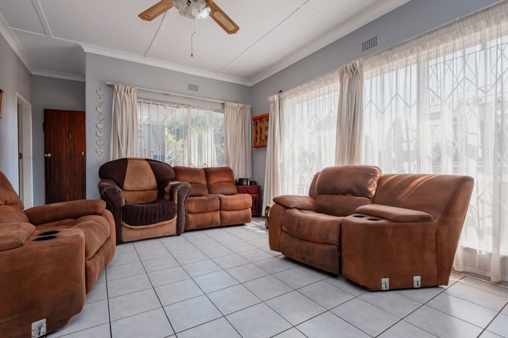 House for sale in The Hill, Johannesburg - 1GV1752575