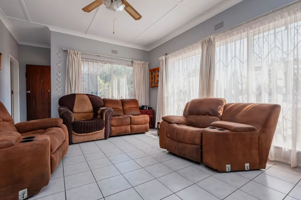 House for sale in The Hill, Johannesburg - 1GV1752575 House for sale in The Hill, Johannesburg - 1GV1752575