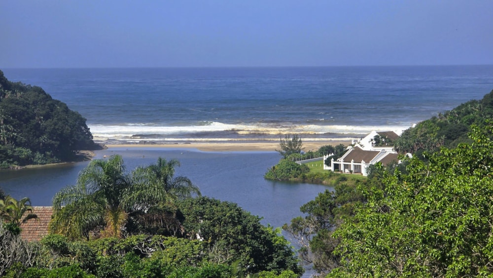 Lagoon-front villa for sale in Port Edward - 1PD1752591 Lagoon-front villa for sale in Port Edward - 1PD1752591