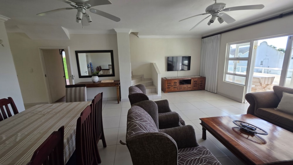 Lagoon-front villa for sale in Port Edward - 1PD1752591 Lagoon-front villa for sale in Port Edward - 1PD1752591