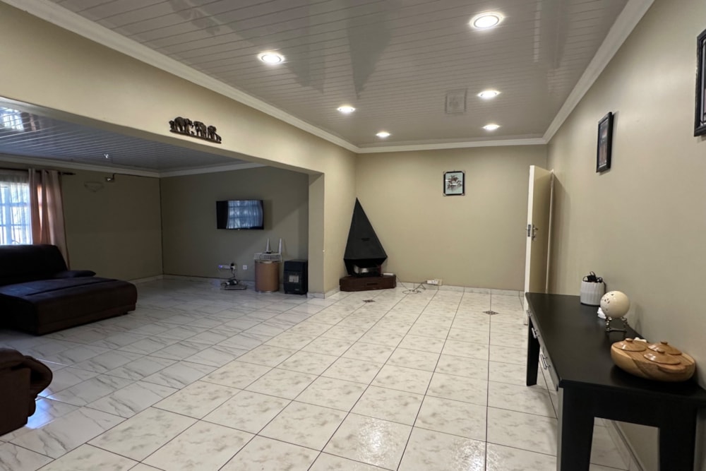 Lifestyle property for sale in Douglasdale, Zimbabwe - 3ZB1752595 Lifestyle property for sale in Douglasdale, Zimbabwe - 3ZB1752595