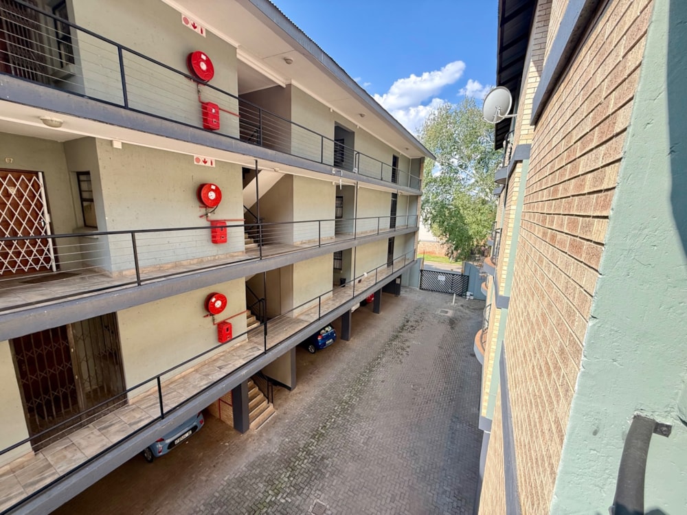 Bachelor apartment for sale in Die Bult, Potchefstroom - 1PCH1752654 Bachelor apartment for sale in Die Bult, Potchefstroom - 1PCH1752654