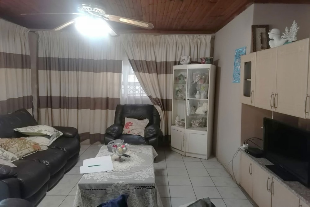 House for sale in Umlazi - 1WB1752881