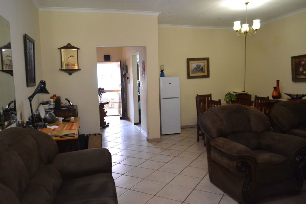 Security complex home for sale in Mookgopong (Naboomspruit) - 1MDM1752889 Security complex home for sale in Mookgopong (Naboomspruit) - 1MDM1752889