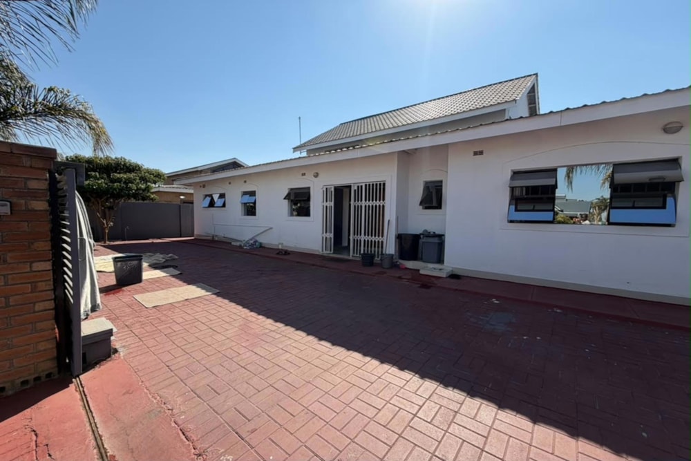 House for sale in Arlington, Zimbabwe - 3ZB1752951