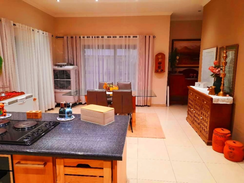 House for sale in Auasblick, Namibia - 3NM1753230 House for sale in Auasblick, Namibia - 3NM1753230