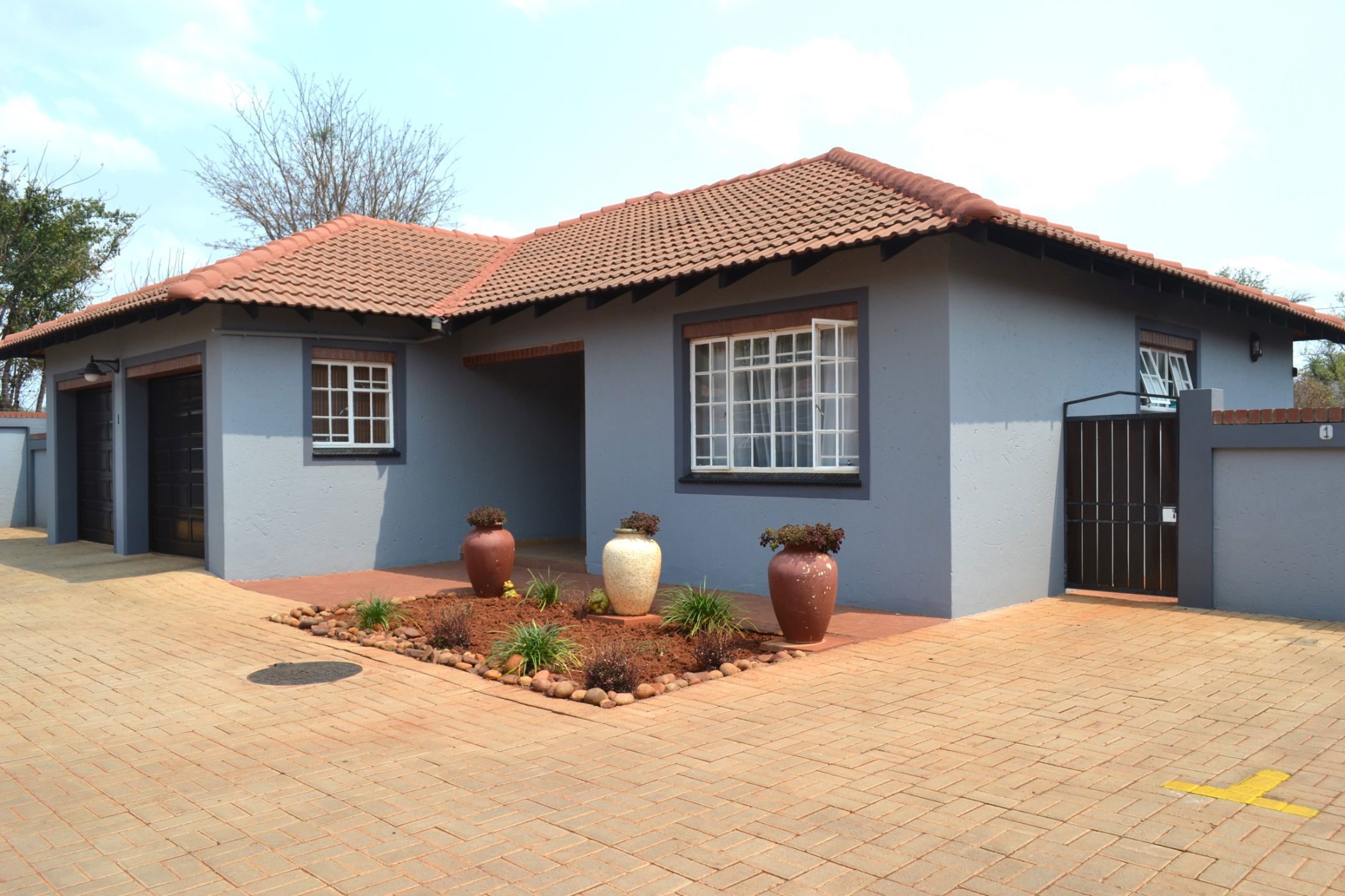 Townhouse for sale in Mookgopong (Naboomspruit) - 1MDM1753236