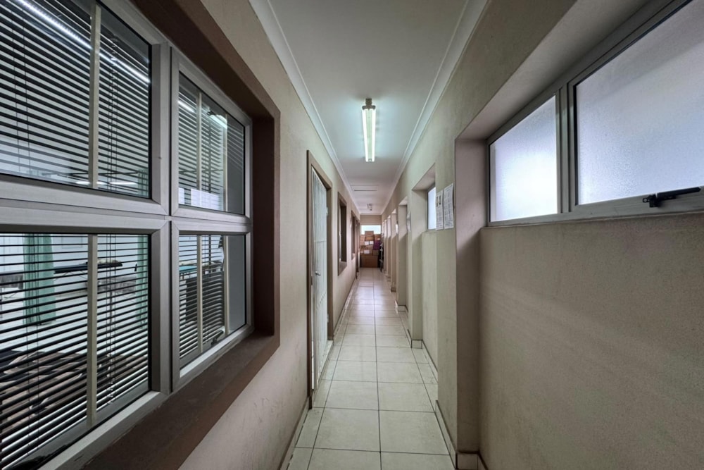 Commercial retail property for sale in Sparks Estate - 1WP1753294 Commercial retail property for sale in Sparks Estate - 1WP1753294