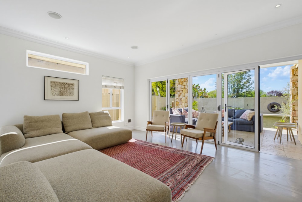 Double-storey house to rent in Parkhurst - JBL1753375 Double-storey house to rent in Parkhurst - JBL1753375
