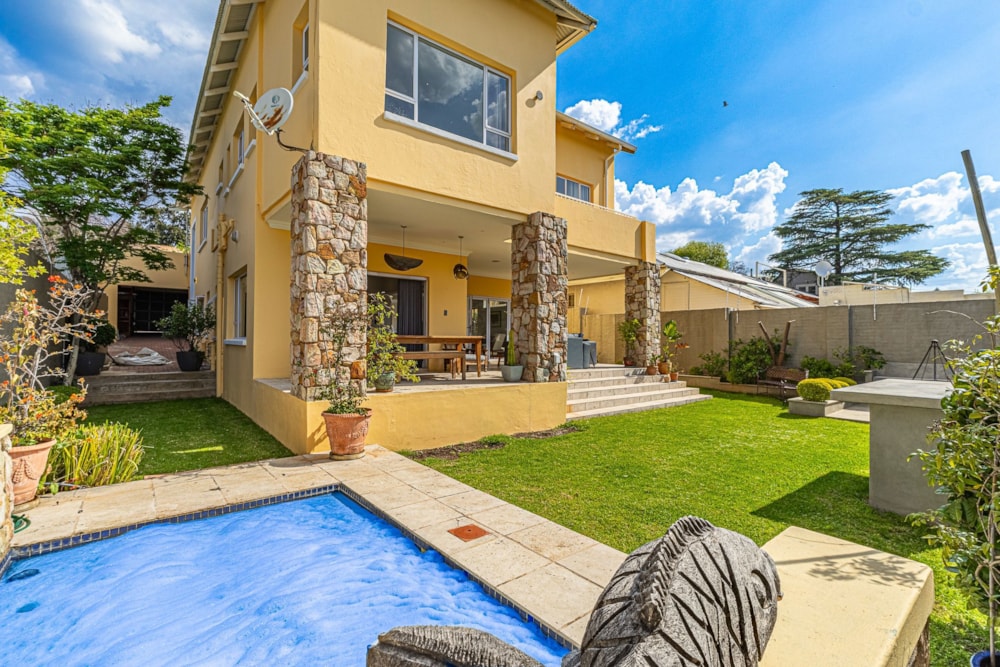 Double-storey house to rent in Parkhurst - JBL1753375 Double-storey house to rent in Parkhurst - JBL1753375