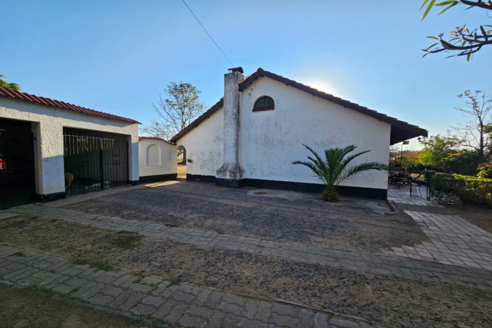 House for sale in Burnside, Bulawayo, Zimbabwe - 3ZB1753392 House for sale in Burnside, Bulawayo, Zimbabwe - 3ZB1753392