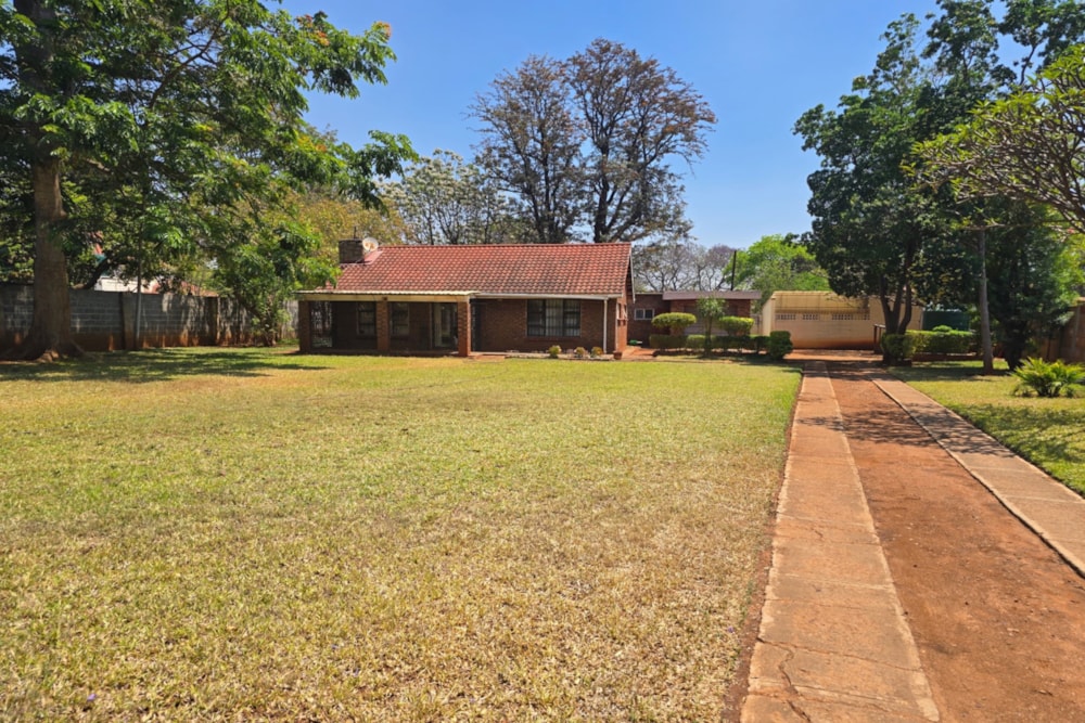 House for sale in Suburbs, Zimbabwe - 3ZB1753433 House for sale in Suburbs, Zimbabwe - 3ZB1753433