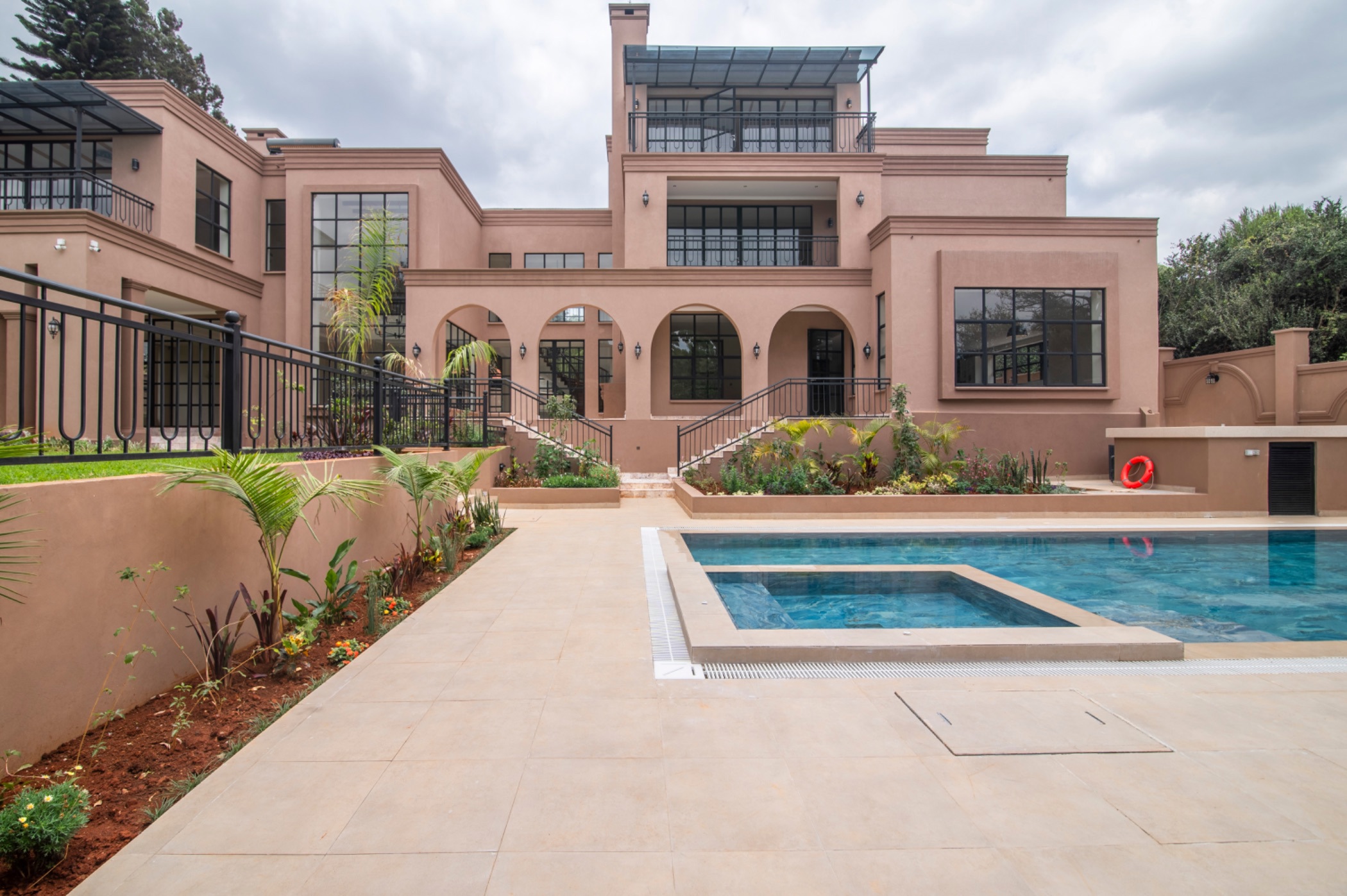 Double-storey house for sale in Runda , Kenya - 3KE1753484