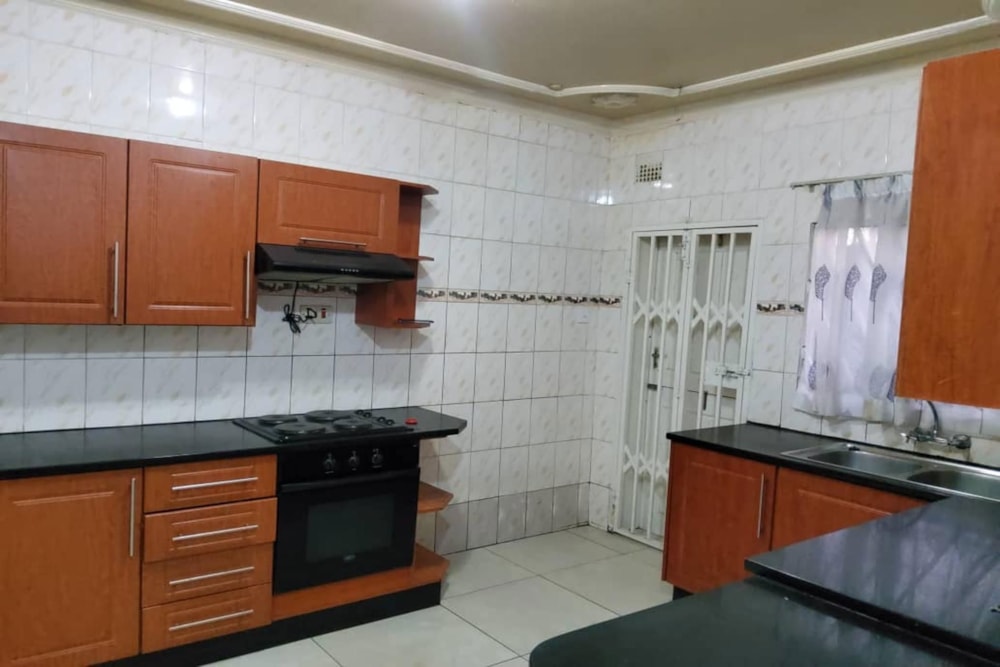 House for sale in Mainway Meadows, Zimbabwe - 3ZB1753496 House for sale in Mainway Meadows, Zimbabwe - 3ZB1753496