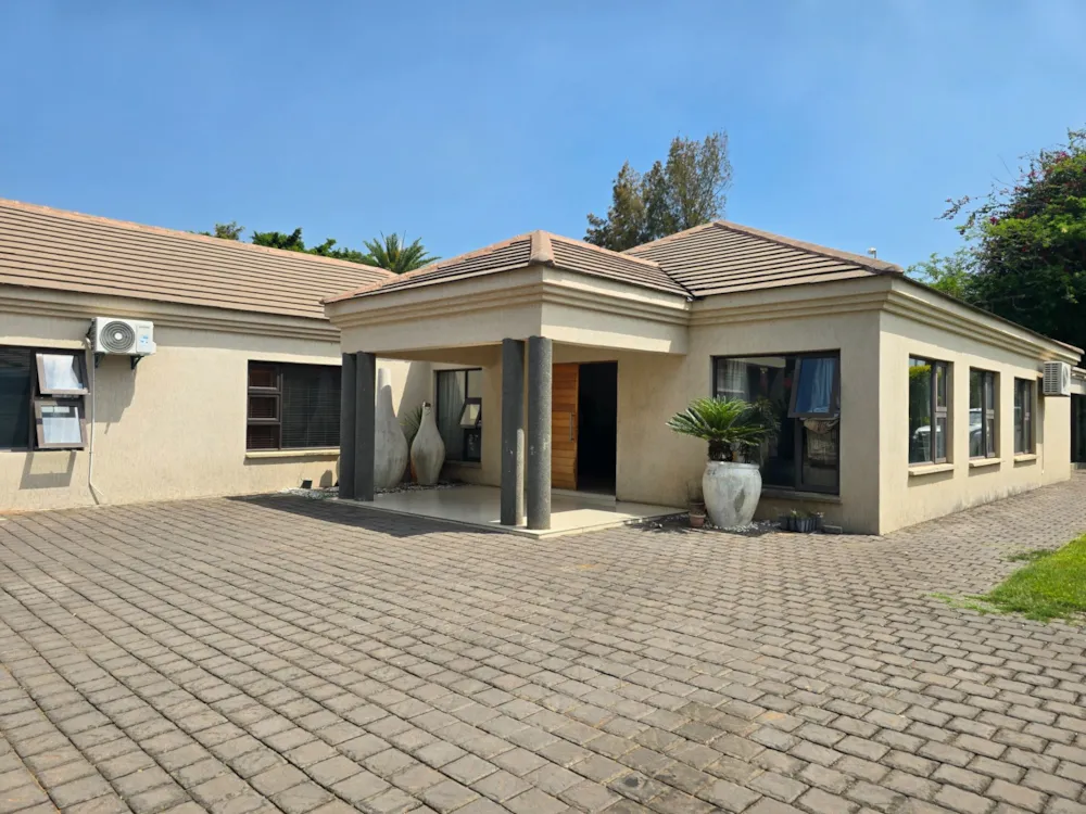 House for sale in Broadhurst, Botswana - 3BO1754558 House for sale in Broadhurst, Botswana - 3BO1754558