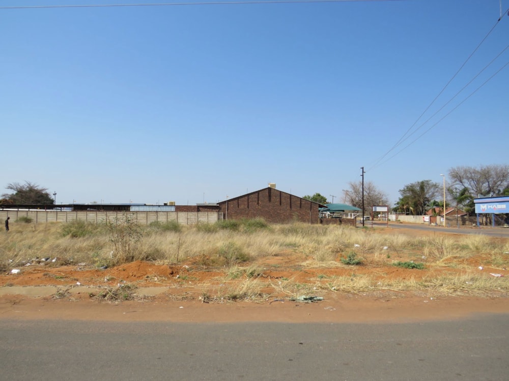 Commercial industrial property for sale in Ellisras (Lephalale) - 1ER1752559 Commercial industrial property for sale in Ellisras (Lephalale) - 1ER1752559