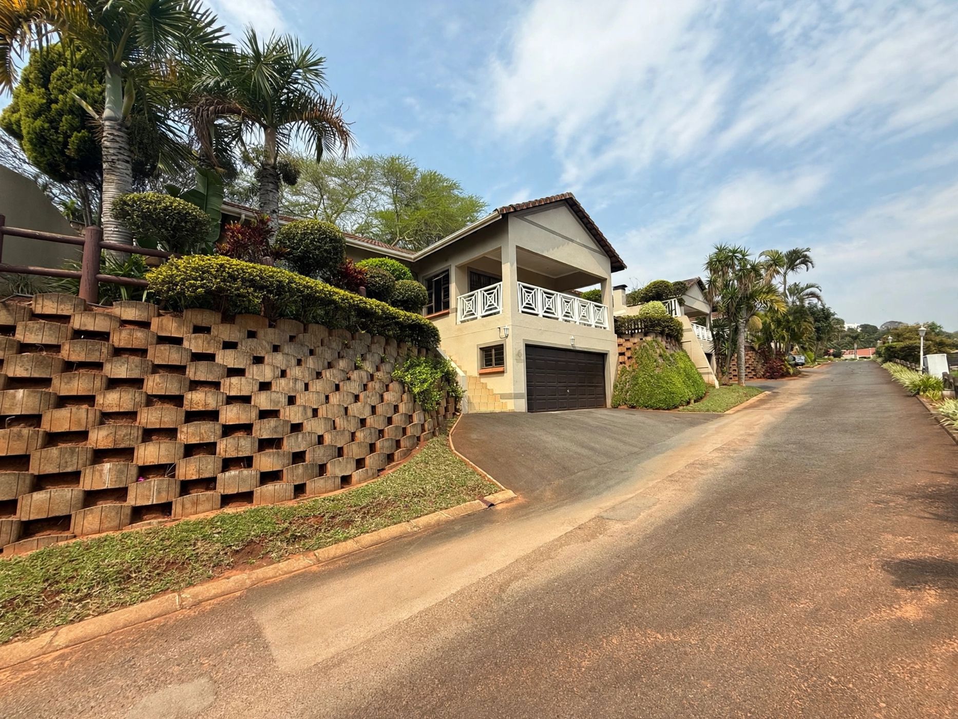 Security complex home to rent in La Lucia - 1ND1753009
