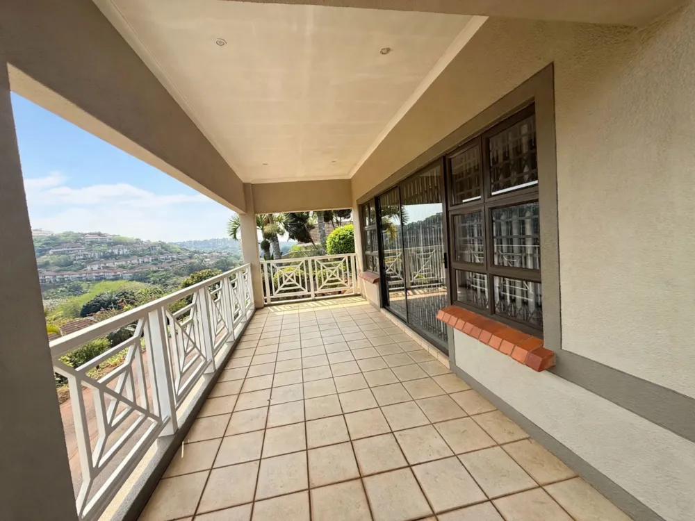 Security complex home to rent in La Lucia - 1ND1753009 Security complex home to rent in La Lucia - 1ND1753009