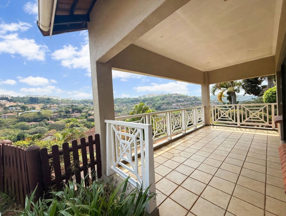 Security complex home to rent in La Lucia - 1ND1753009 Security complex home to rent in La Lucia - 1ND1753009