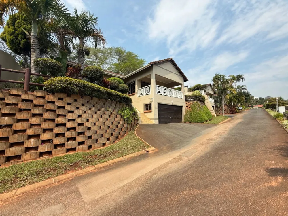 Security complex home to rent in La Lucia - 1ND1753009