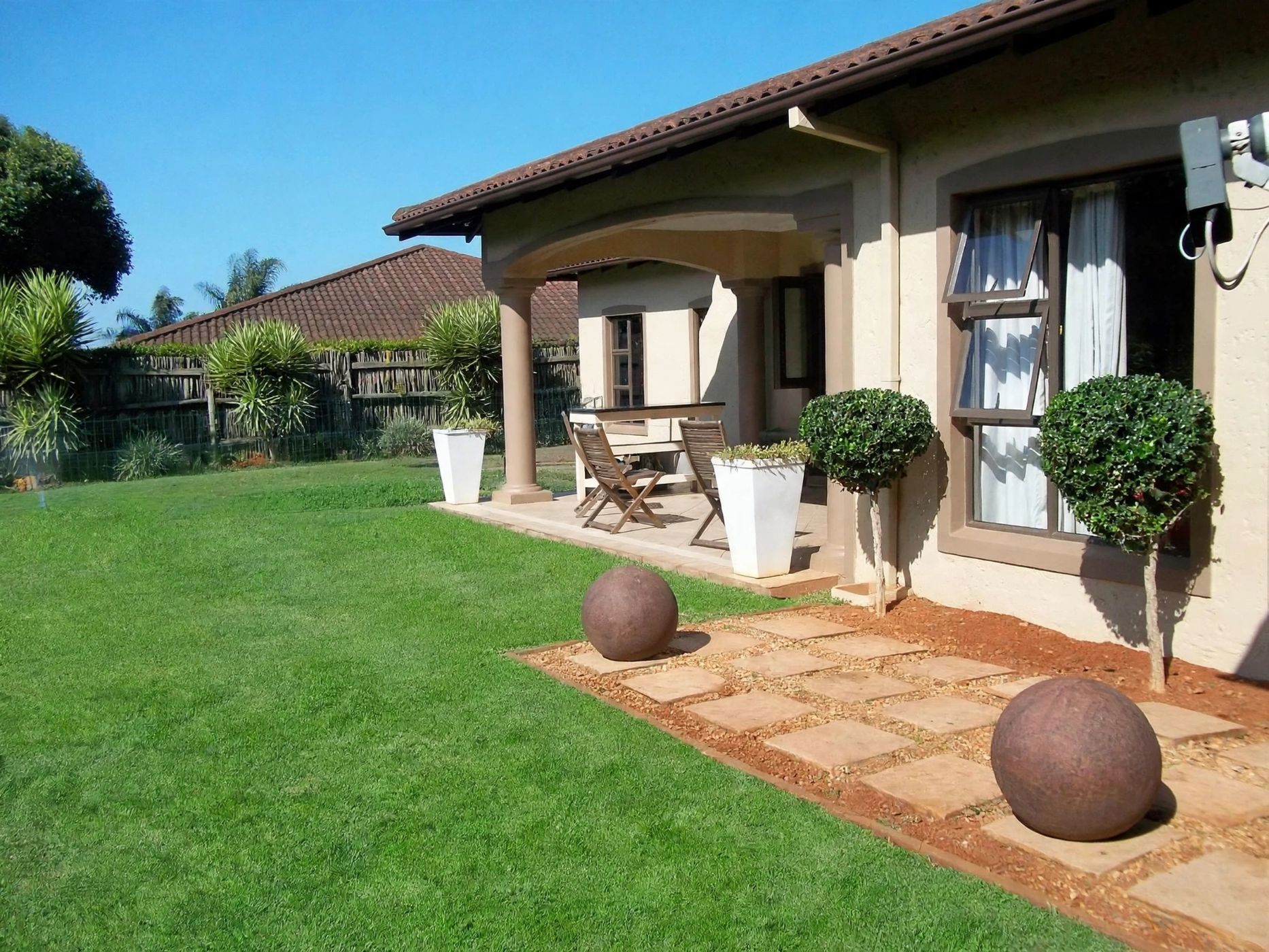 Security estate home for sale in La Lucia - 1ND1752762