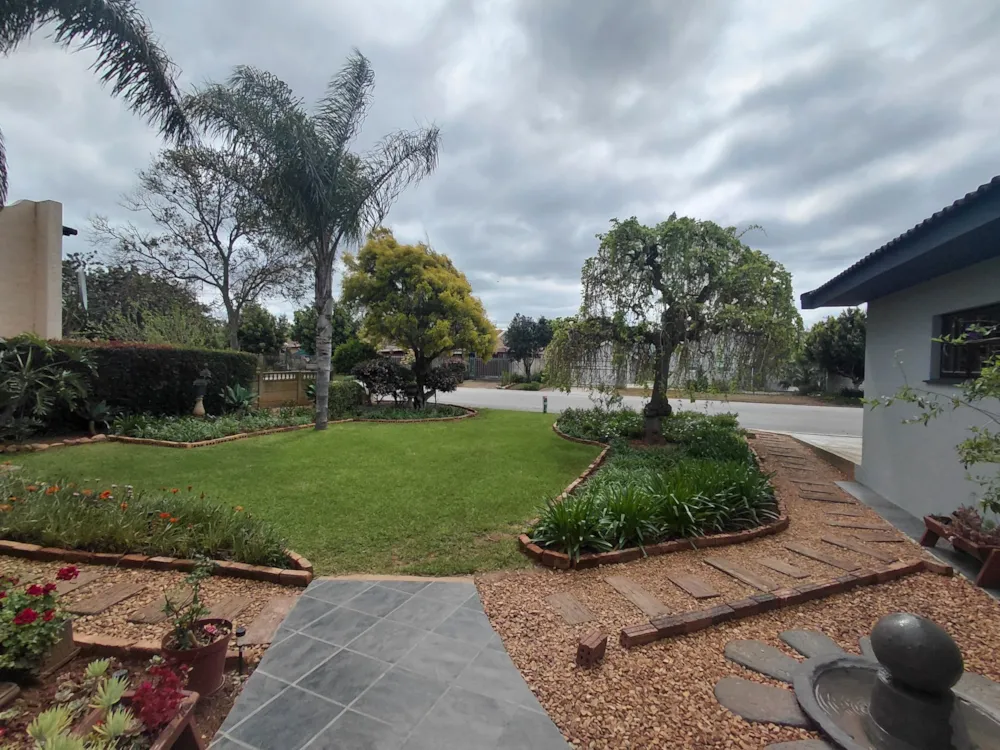 House for sale in Heidelberg, Garden Route - 1SR1750132 House for sale in Heidelberg, Garden Route - 1SR1750132