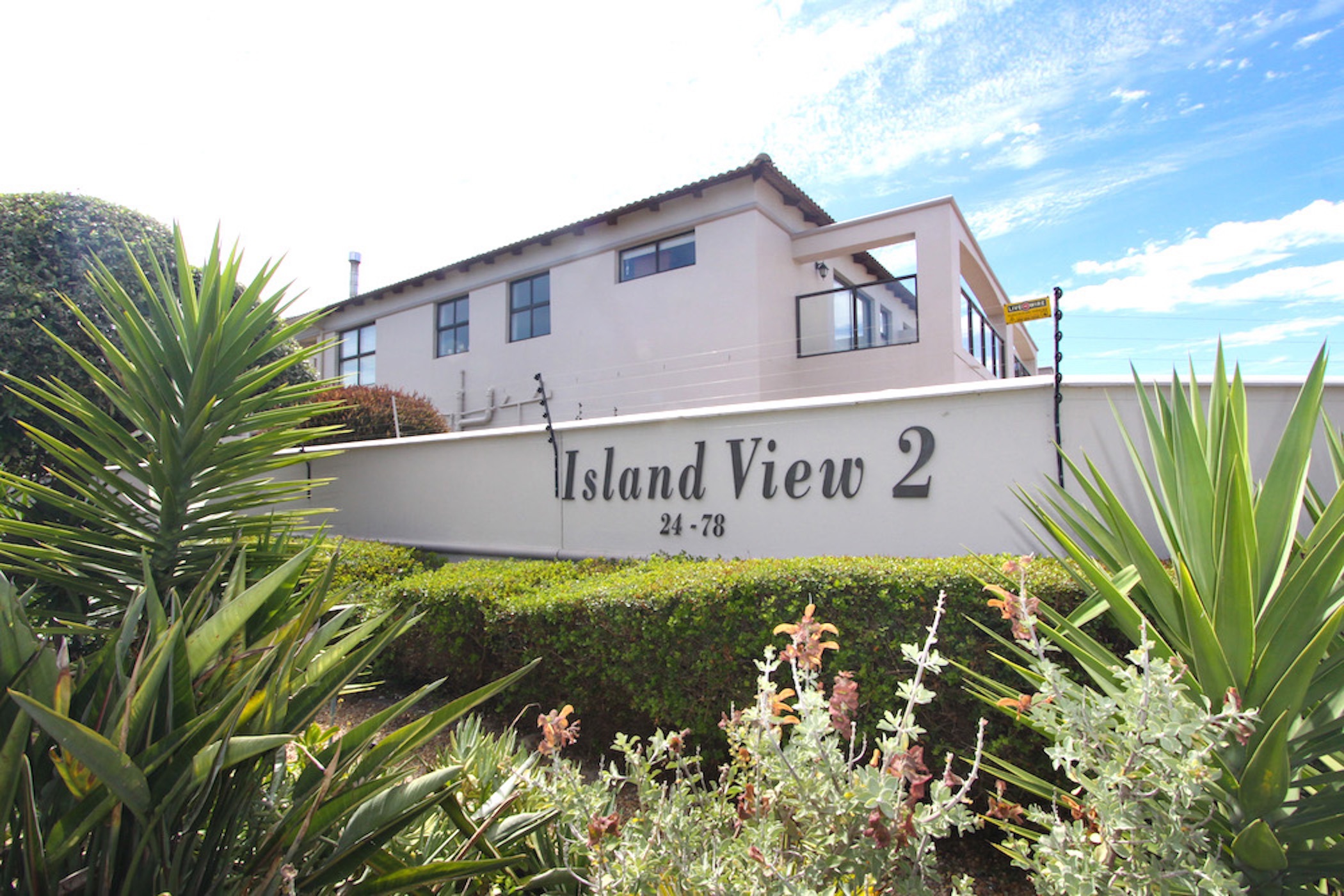Townhouse to rent in Big Bay - 1TV1743205