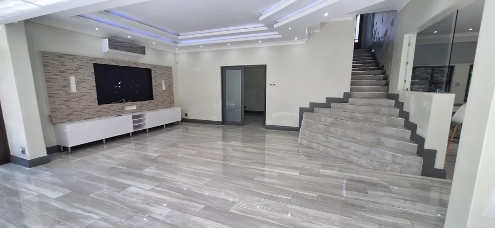Townhouse for sale in La Lucia - 1ND1753083