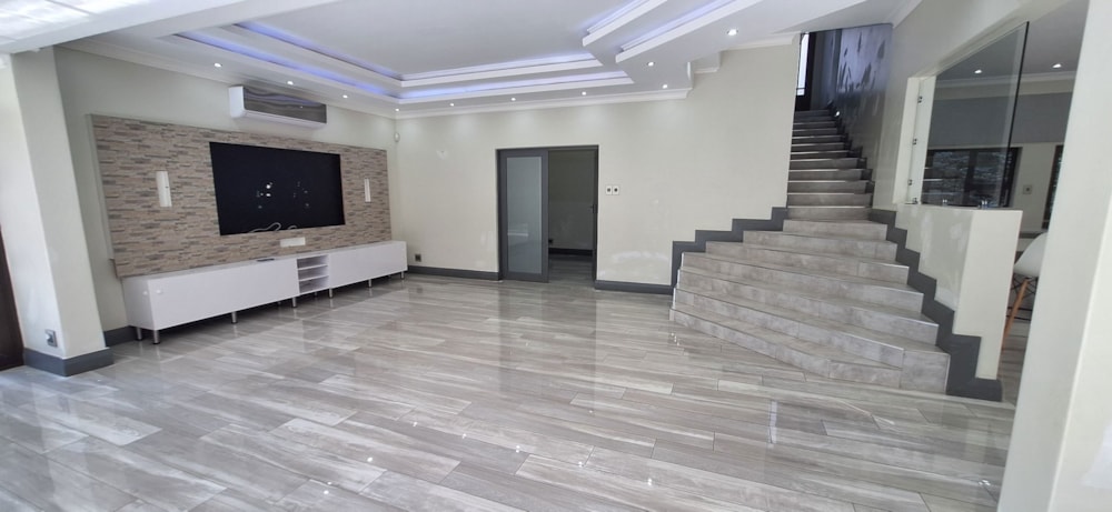 Townhouse for sale in La Lucia - 1ND1753083