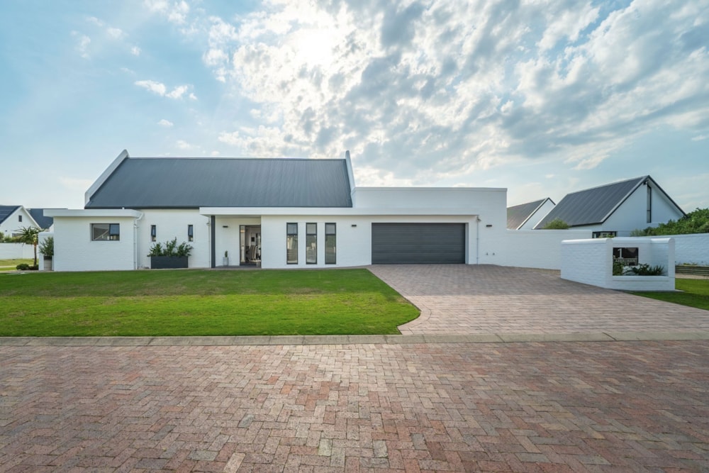 House for sale in St Francis Links - 1SA1753545 House for sale in St Francis Links - 1SA1753545