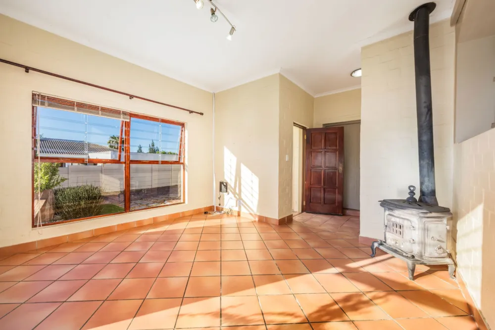 House for sale in Uitzicht, Durbanville - DBV1752303 House for sale in Uitzicht, Durbanville - DBV1752303