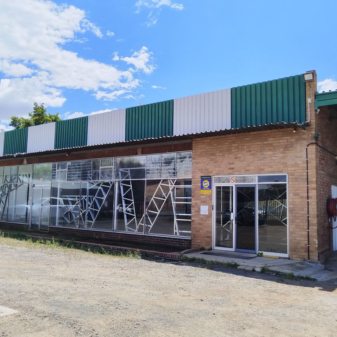Commercial industrial property to rent in De Beers - 1KJ1754511