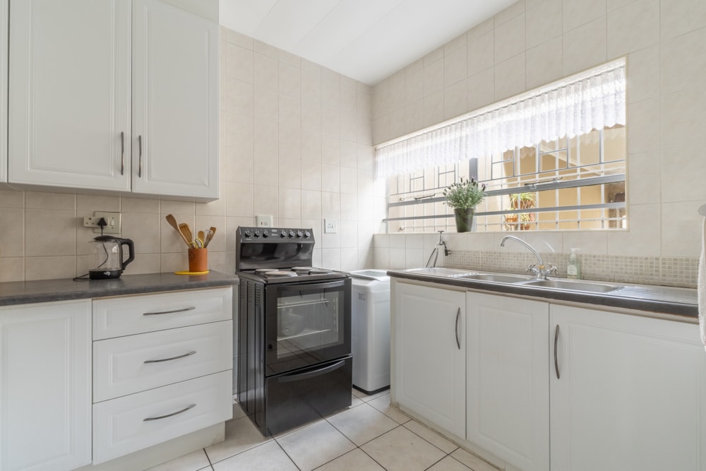 Townhouse for sale in Farrarmere - EN1754233