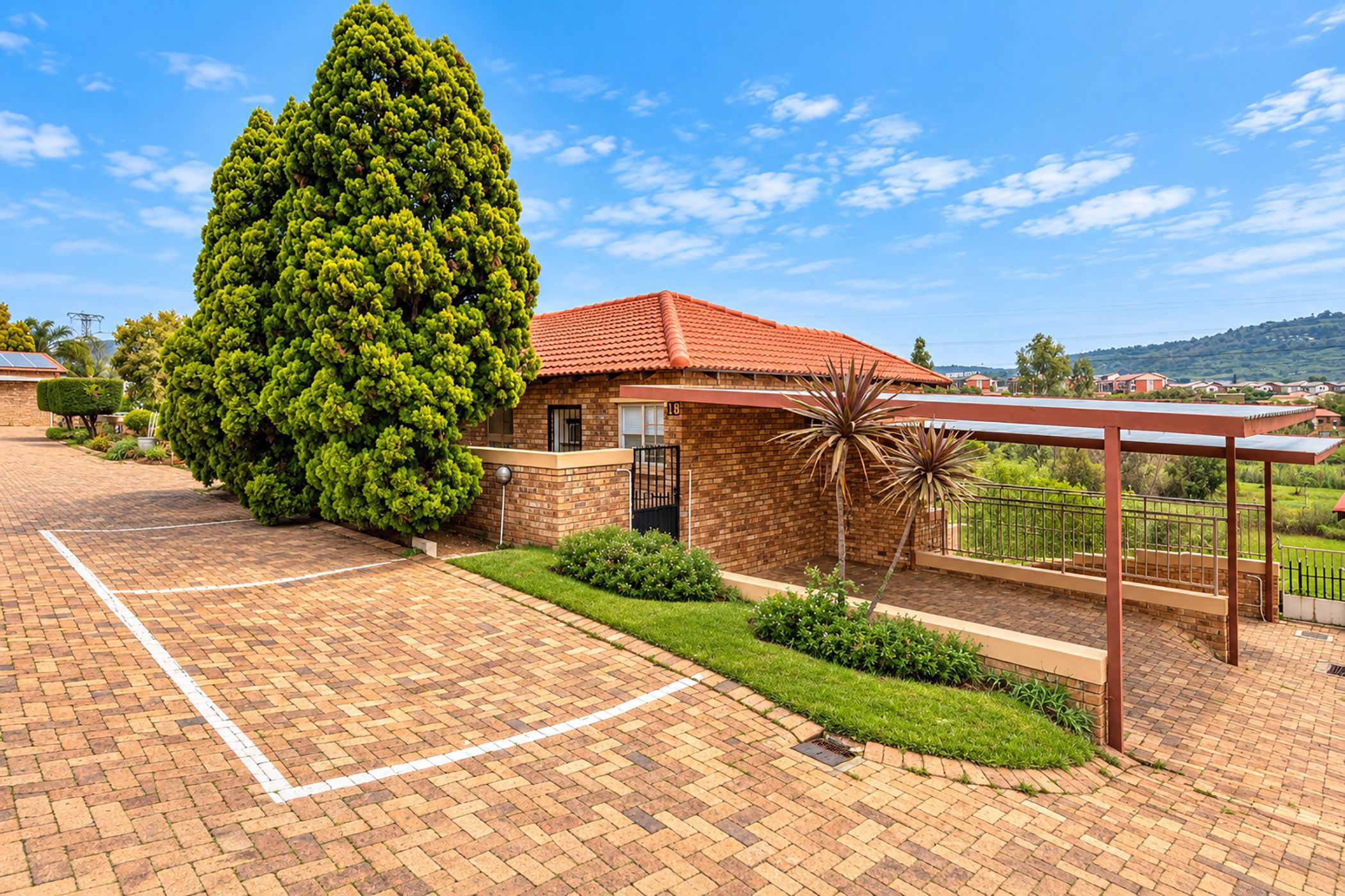 Townhouse for sale in Wilgeheuwel - RAN1753169