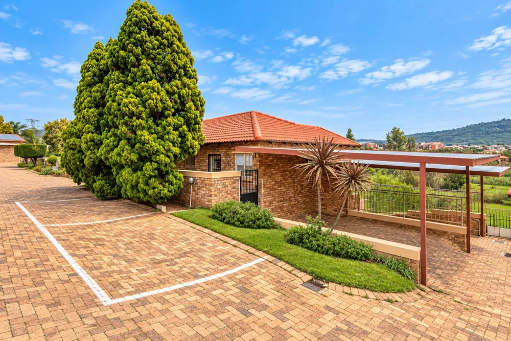 Townhouse for sale in Wilgeheuwel - RAN1753169
