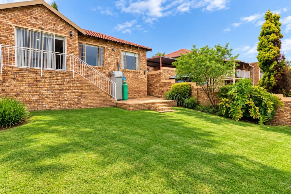 Townhouse for sale in Wilgeheuwel - RAN1753169