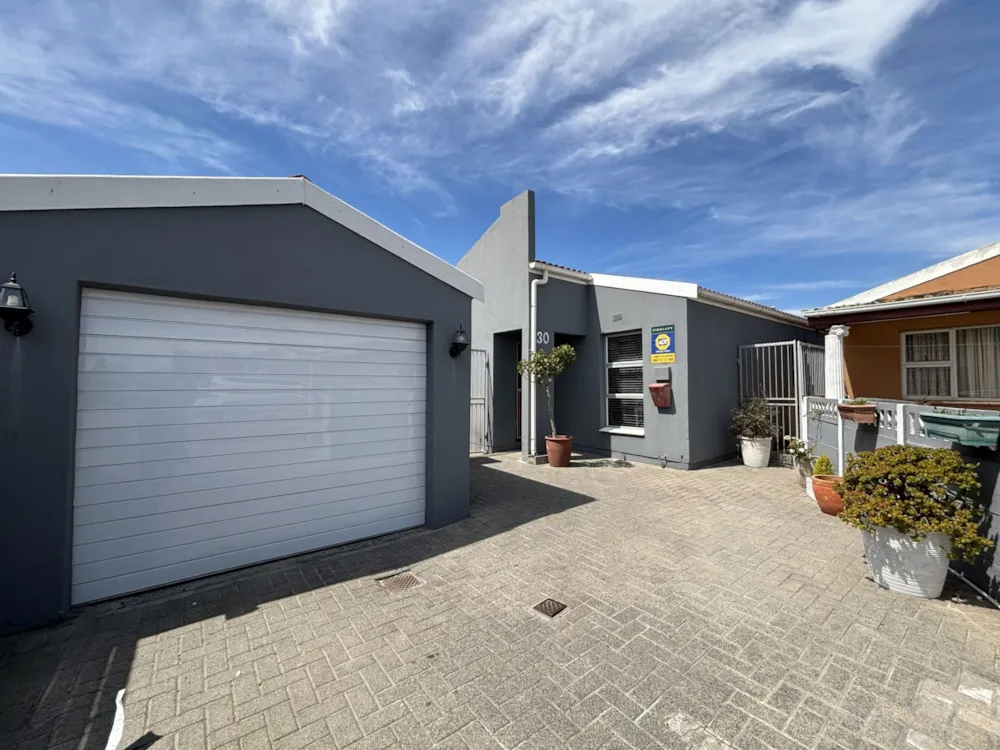 House for sale in Strandfontein, Cape Town - 1MN1754847 House for sale in Strandfontein, Cape Town - 1MN1754847